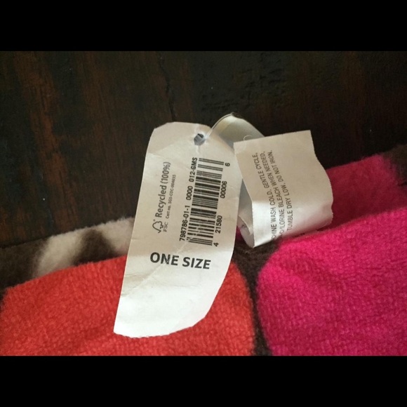 NWT Old Navy Scarf & Hat Set - Picture 2 of 3